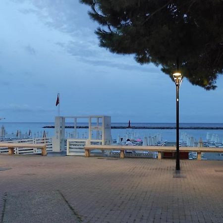 Hotel Fortuna San Bartolomeo Al Mare Exterior photo