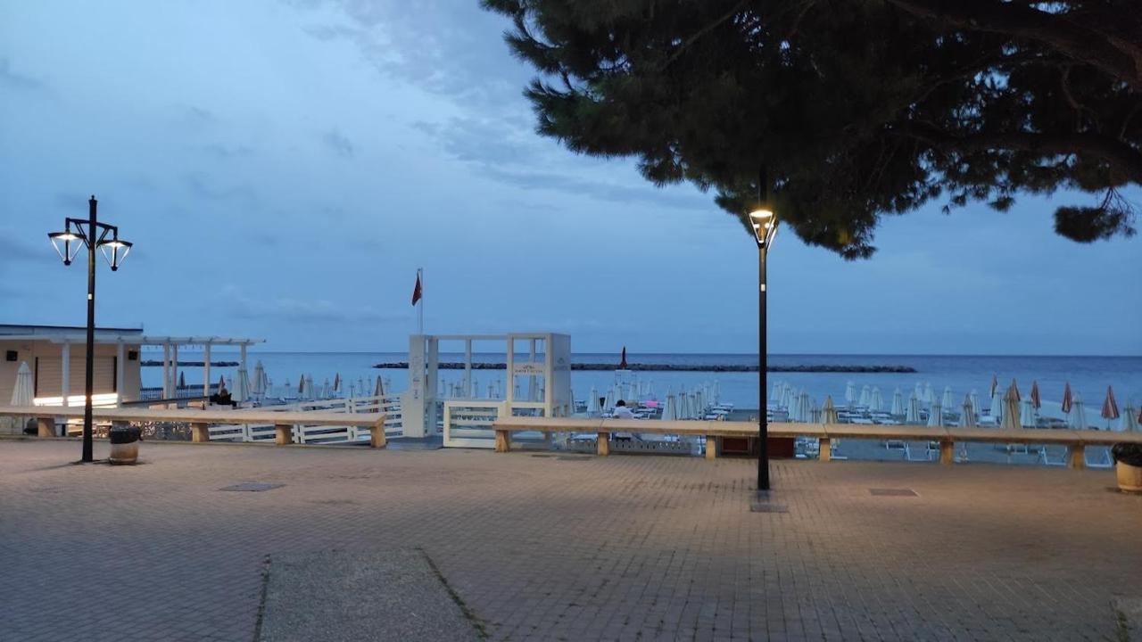 Hotel Fortuna San Bartolomeo Al Mare Exterior photo