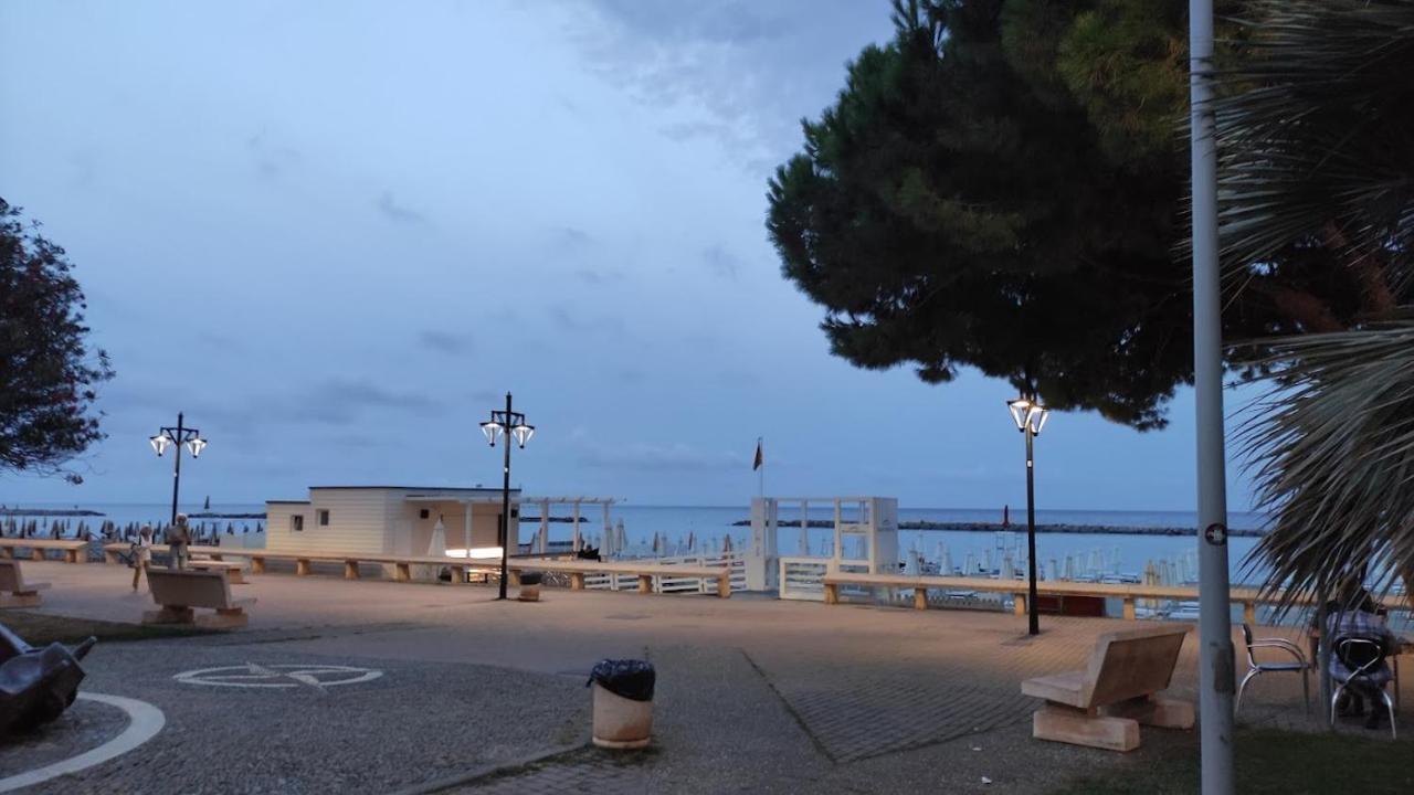 Hotel Fortuna San Bartolomeo Al Mare Exterior photo