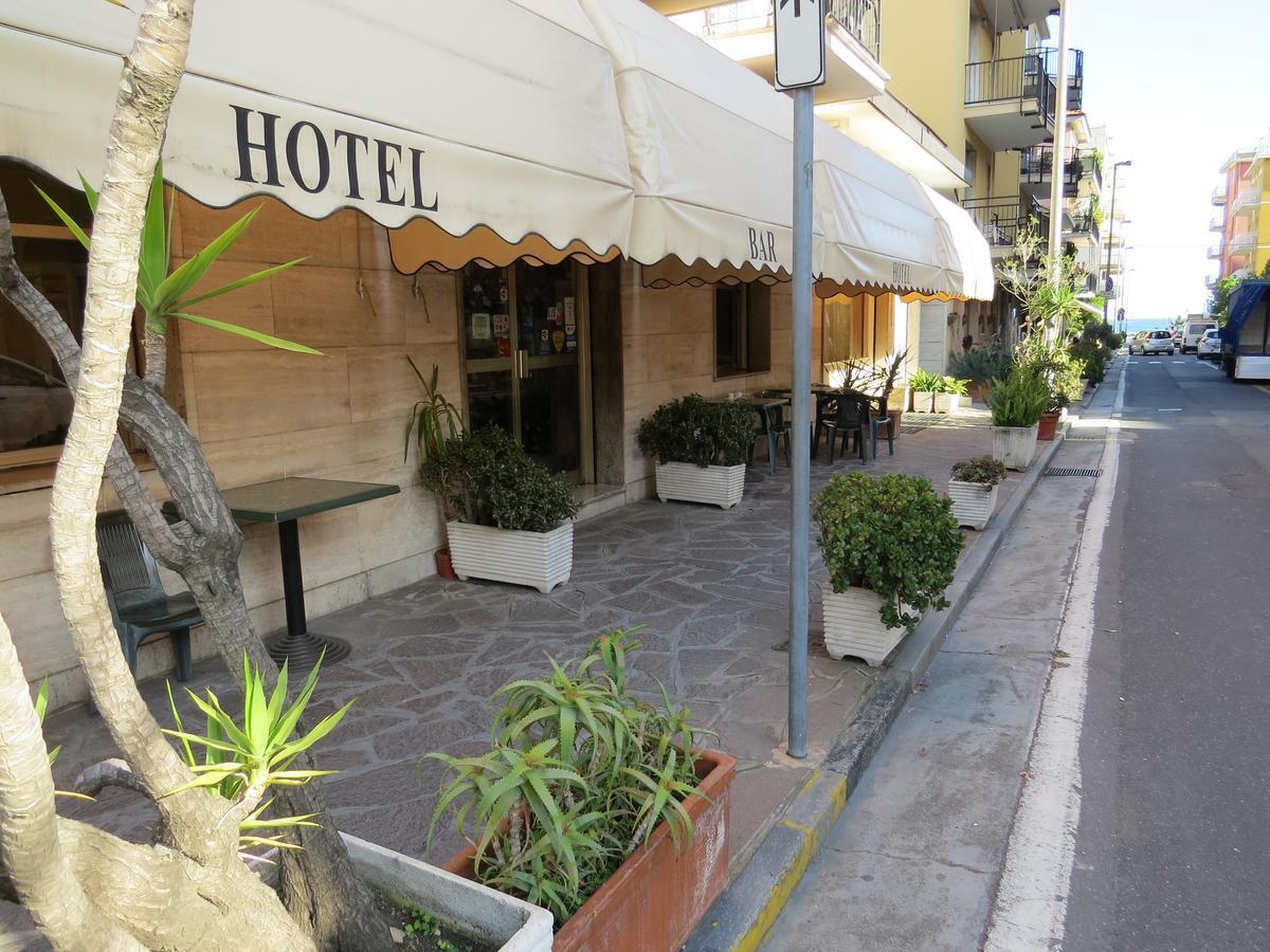 Hotel Fortuna San Bartolomeo Al Mare Exterior photo