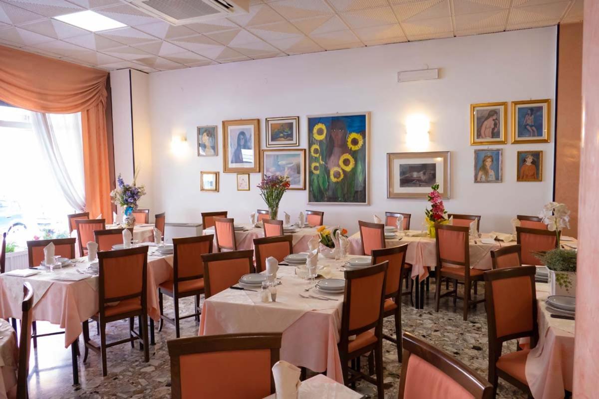 Hotel Fortuna San Bartolomeo Al Mare Exterior photo