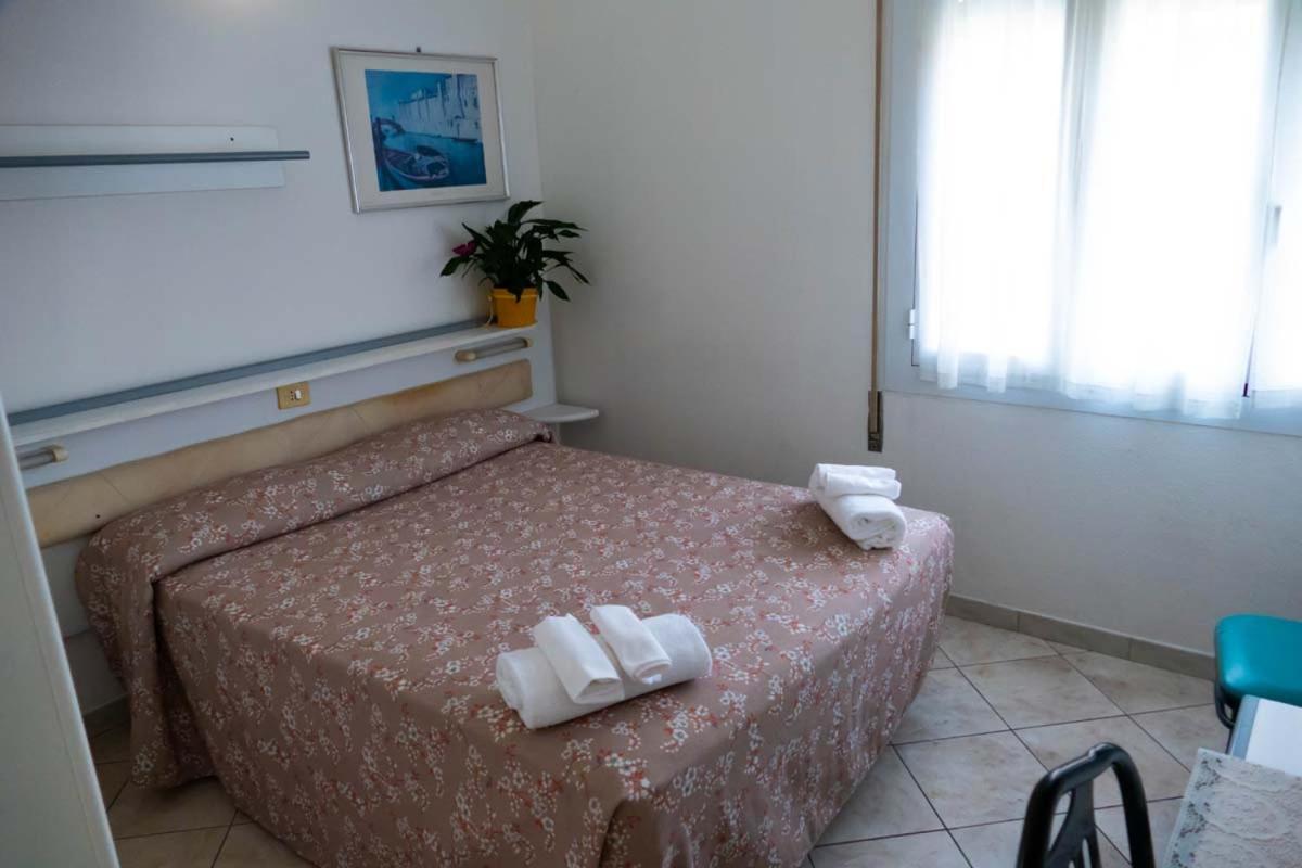 Hotel Fortuna San Bartolomeo Al Mare Exterior photo